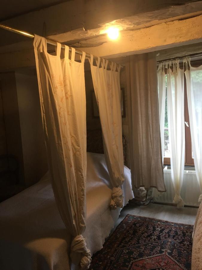 Le Moulin A Huile Bed and Breakfast Vailhourles Εξωτερικό φωτογραφία