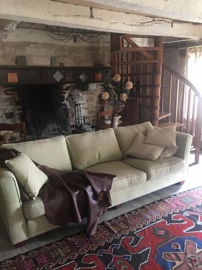 Le Moulin A Huile Bed and Breakfast Vailhourles Εξωτερικό φωτογραφία