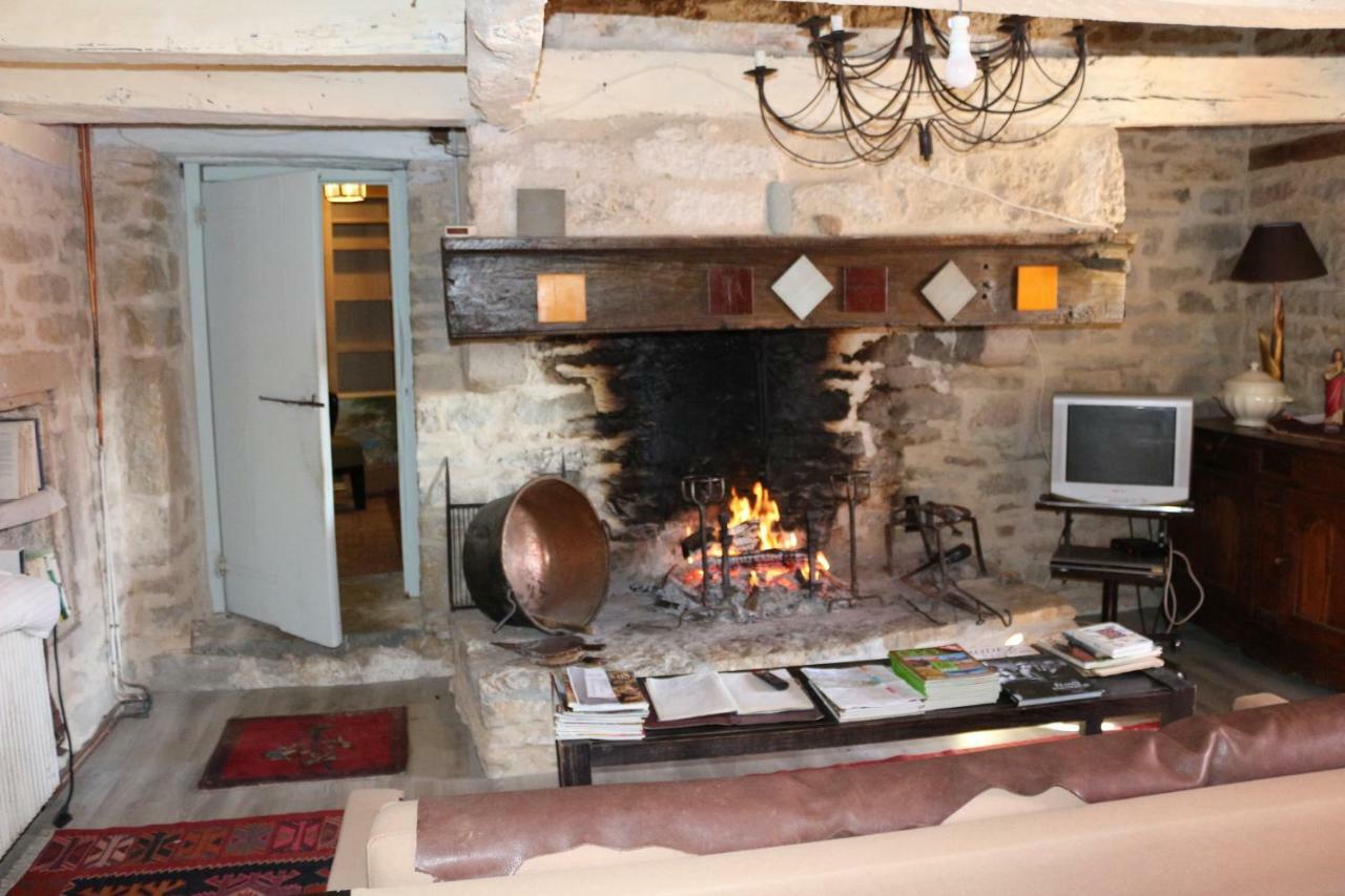 Le Moulin A Huile Bed and Breakfast Vailhourles Εξωτερικό φωτογραφία