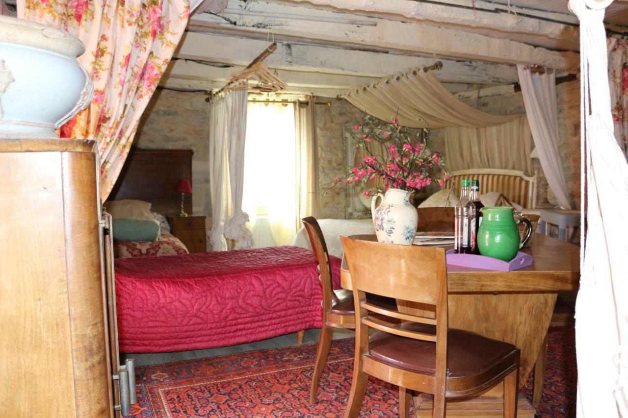 Le Moulin A Huile Bed and Breakfast Vailhourles Εξωτερικό φωτογραφία