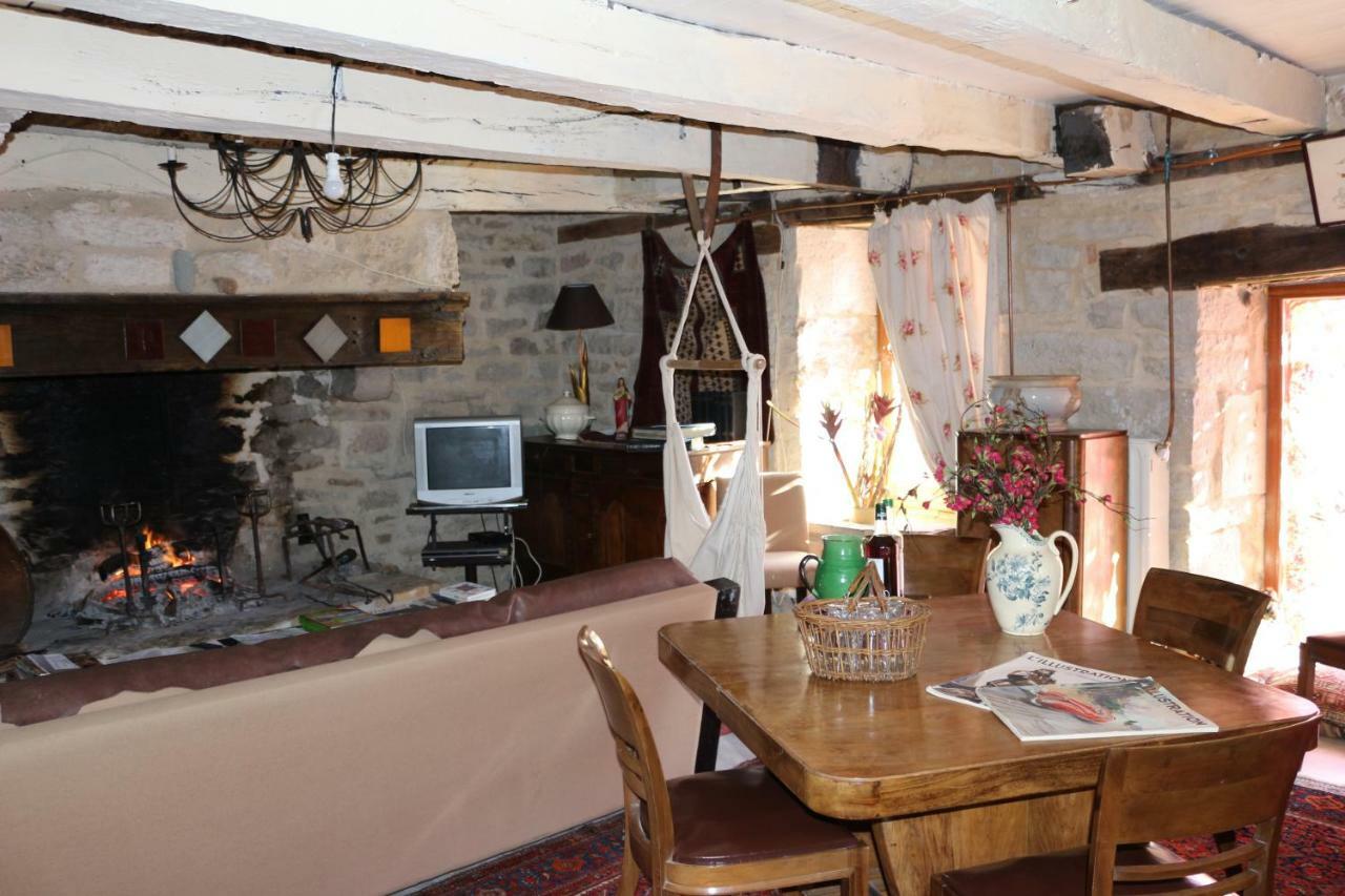 Le Moulin A Huile Bed and Breakfast Vailhourles Εξωτερικό φωτογραφία