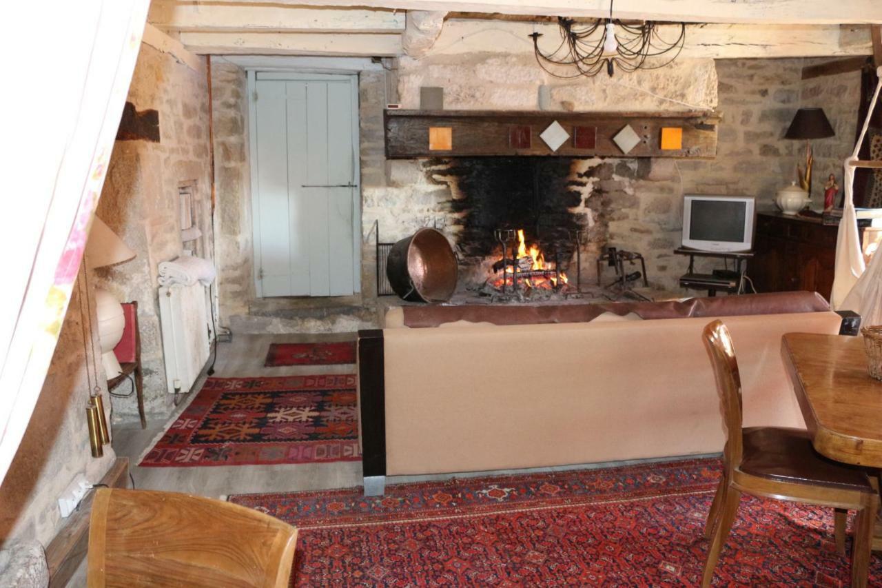 Le Moulin A Huile Bed and Breakfast Vailhourles Εξωτερικό φωτογραφία